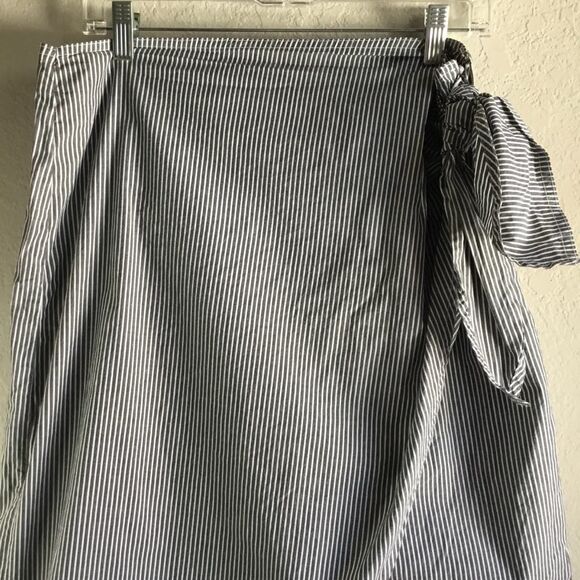Chaps Coastal Grandma Cruise Nautical Beachy Summer Striped Wrap Skirt Size 12 - Picture 2 of 8